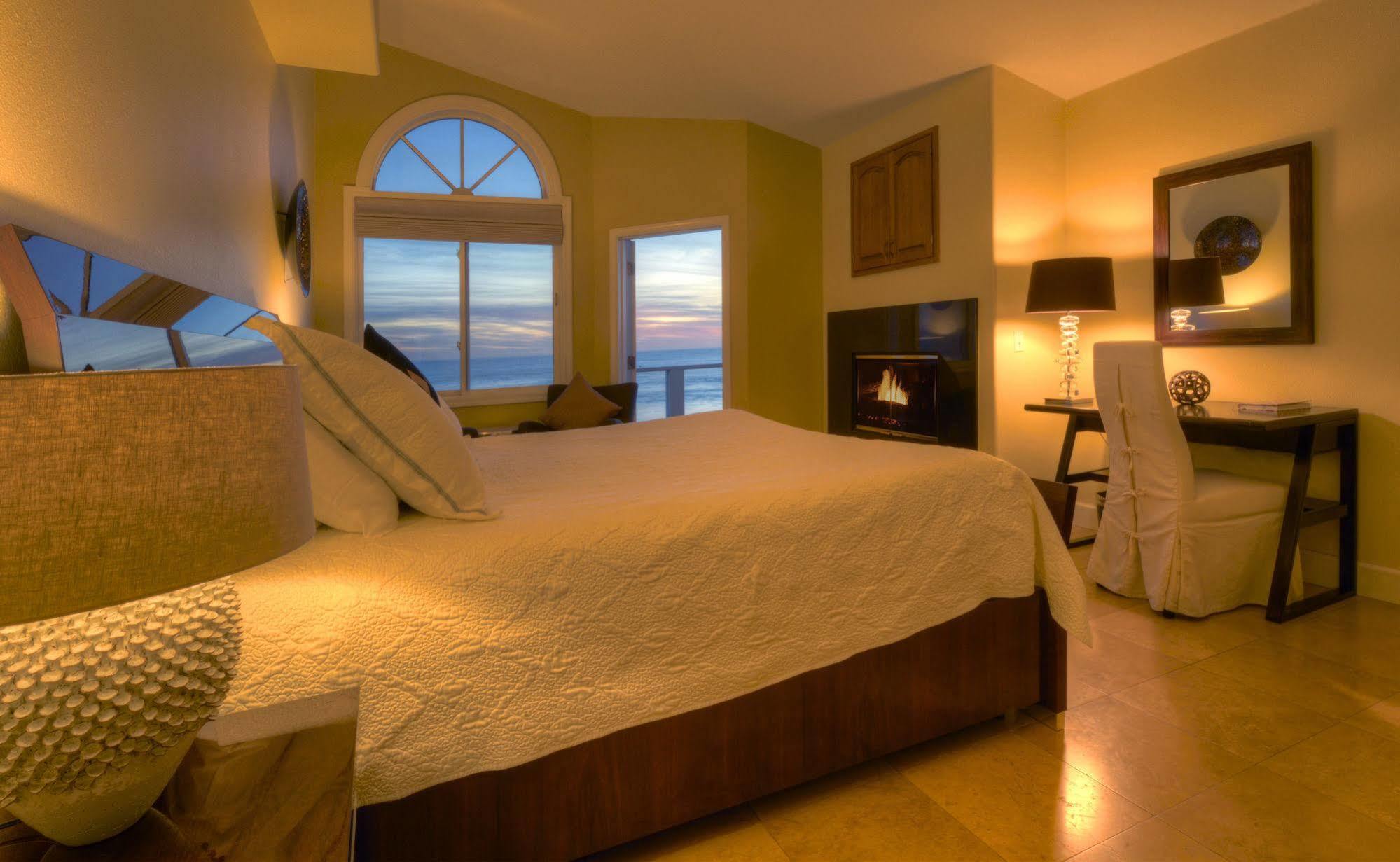The Oceanfront Stay On Miramarbeach Hmb El Granada Exterior foto